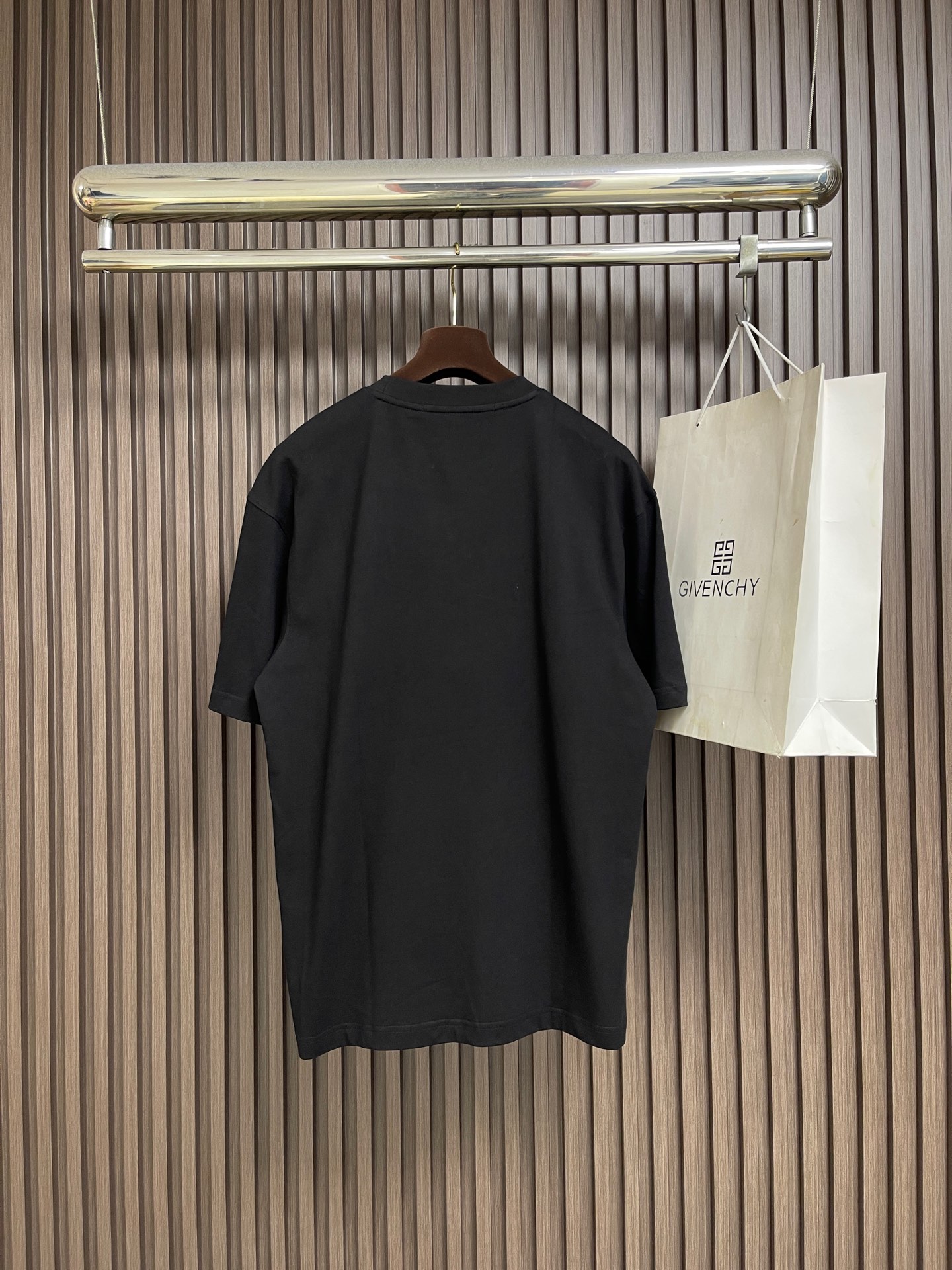 🛒🛒Alexander Wang 2026SS早秋新款 徽标印花圆领短袖T恤，经典圆领搭配立体浮雕徽标印花，纯棉面料柔软