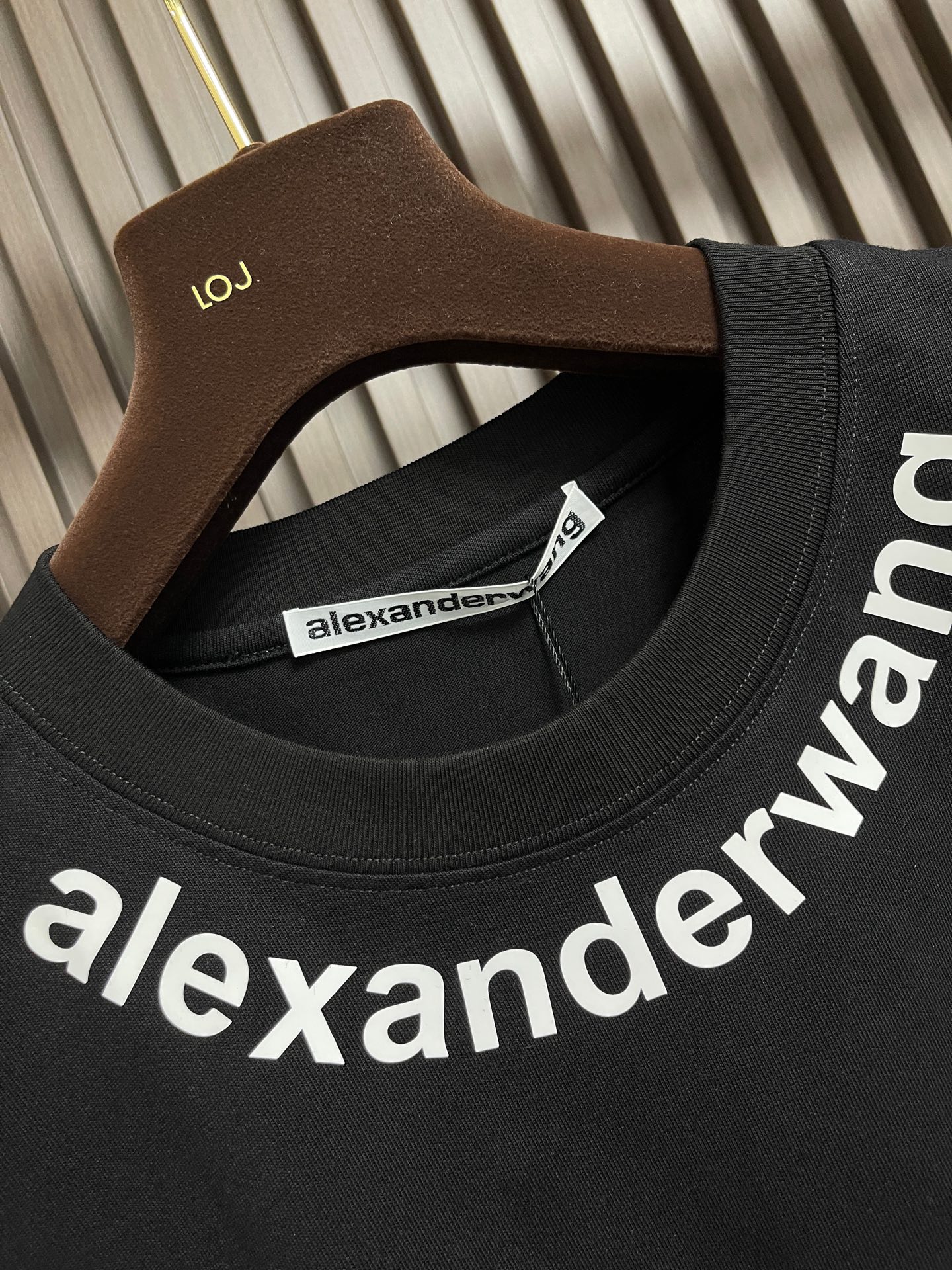 🛒🛒Alexander Wang 2026SS早秋新款 徽标印花圆领短袖T恤，经典圆领搭配立体浮雕徽标印花，纯棉面料柔软