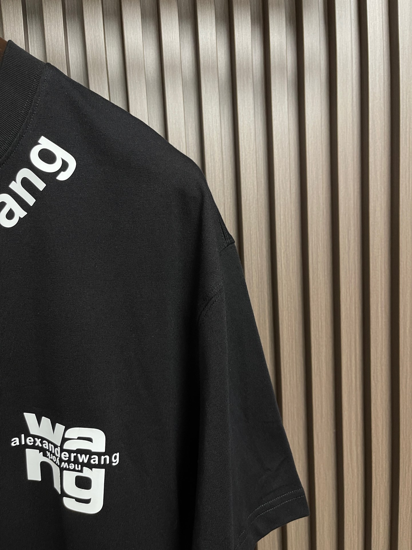 🛒🛒Alexander Wang 2026SS早秋新款 徽标印花圆领短袖T恤，经典圆领搭配立体浮雕徽标印花，纯棉面料柔软