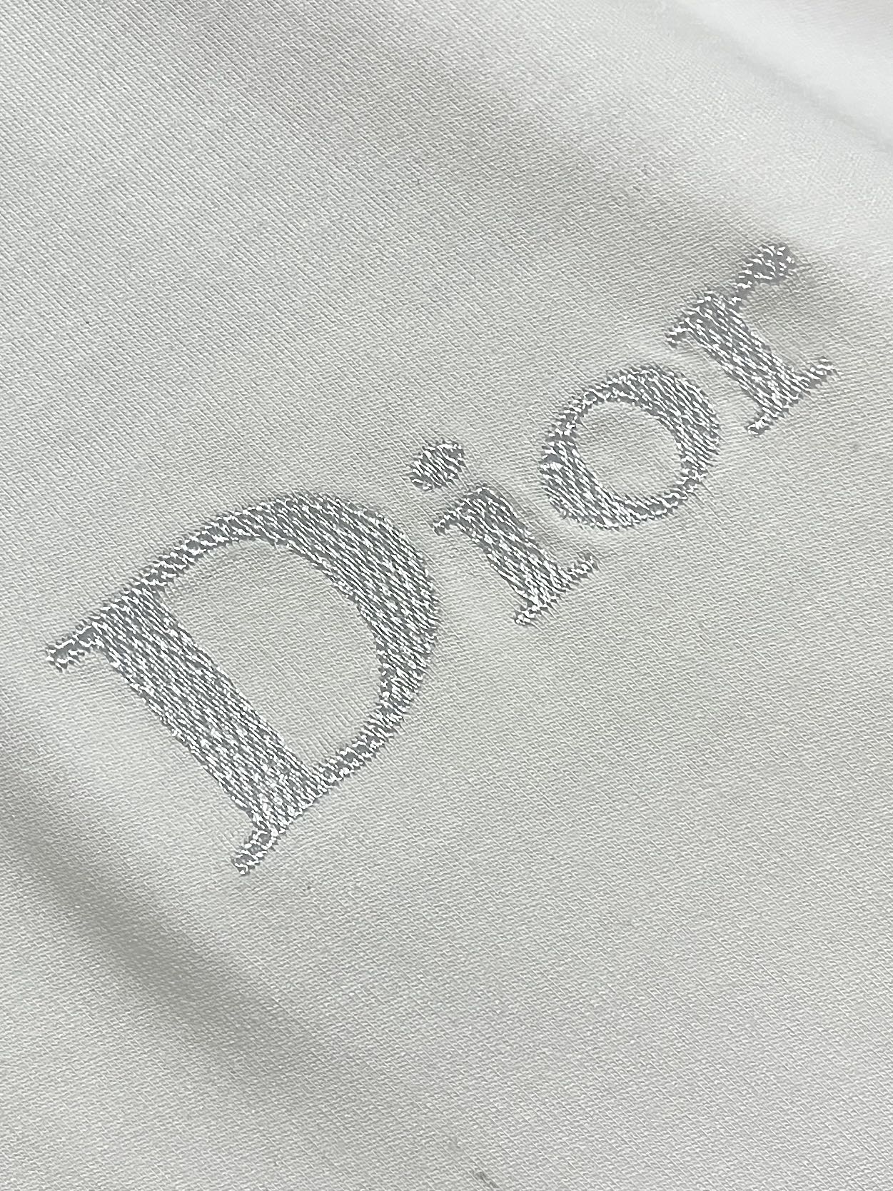 🛒🛒Dior 2026ss夏季新款立体logo标识刺绣短袖T恤，定制长绒棉面料，工艺极度复杂，视觉相当雅致时髦，高贵而优