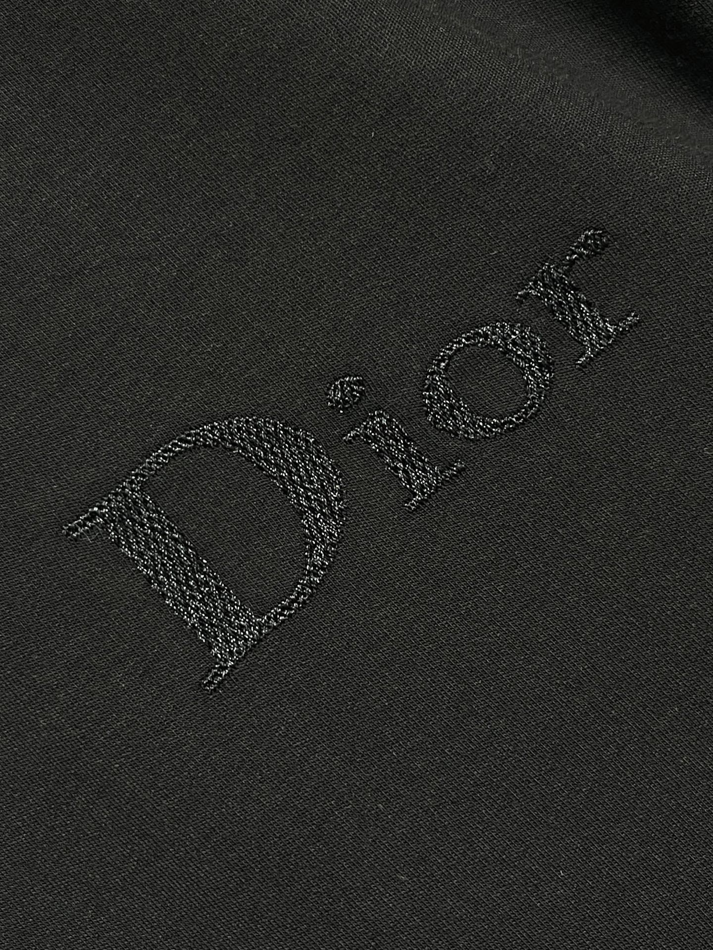 🛒🛒Dior 2026ss夏季新款立体logo标识刺绣短袖T恤，定制长绒棉面料，工艺极度复杂，视觉相当雅致时髦，高贵而优