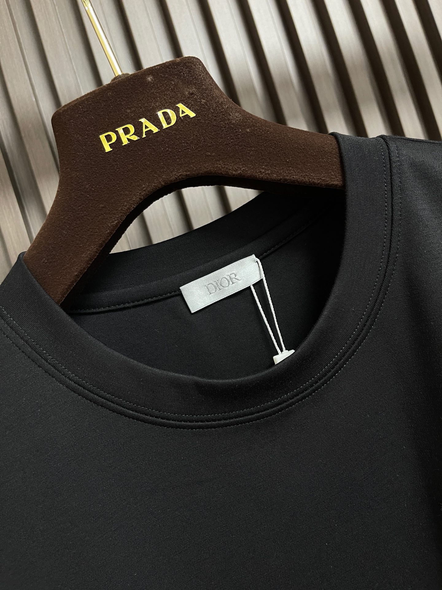🛒🛒Dior 2026ss夏季新款立体logo标识刺绣短袖T恤，定制长绒棉面料，工艺极度复杂，视觉相当雅致时髦，高贵而优