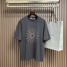 🛒🛒Alexanderwang 烟花闪钻纯棉材质圆领短袖T恤,宽松落肩设计,舒适又时髦。胸前放射状彩色字母+闪钻,视觉超 🛒🛒Alexanderwang 烟花闪钻纯棉材质圆领短袖T恤,宽松落肩设计,舒适又时髦。胸前放射状彩色字母+闪钻,视觉超
