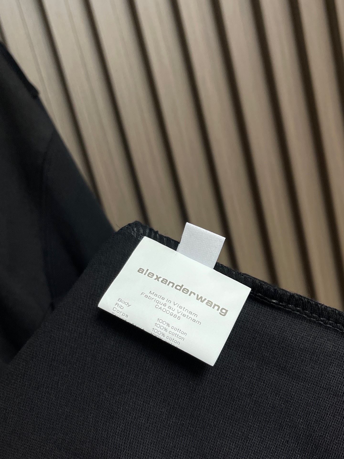 🛒🛒Alexanderwang 烟花闪钻纯棉材质圆领短袖T恤，宽松落肩设计，舒适又时髦。胸前放射状彩色字母+闪钻，视觉超