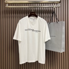 🛒🛒Alexander Wang 2026SS早秋新款 徽标印花圆领短袖T恤,经典圆领搭配立体浮雕徽标印花,纯棉面料柔软 🛒🛒Alexander Wang 2026SS早秋新款 徽标印花圆领短袖T恤,经典圆领搭配立体浮雕徽标印花,纯棉面料柔软