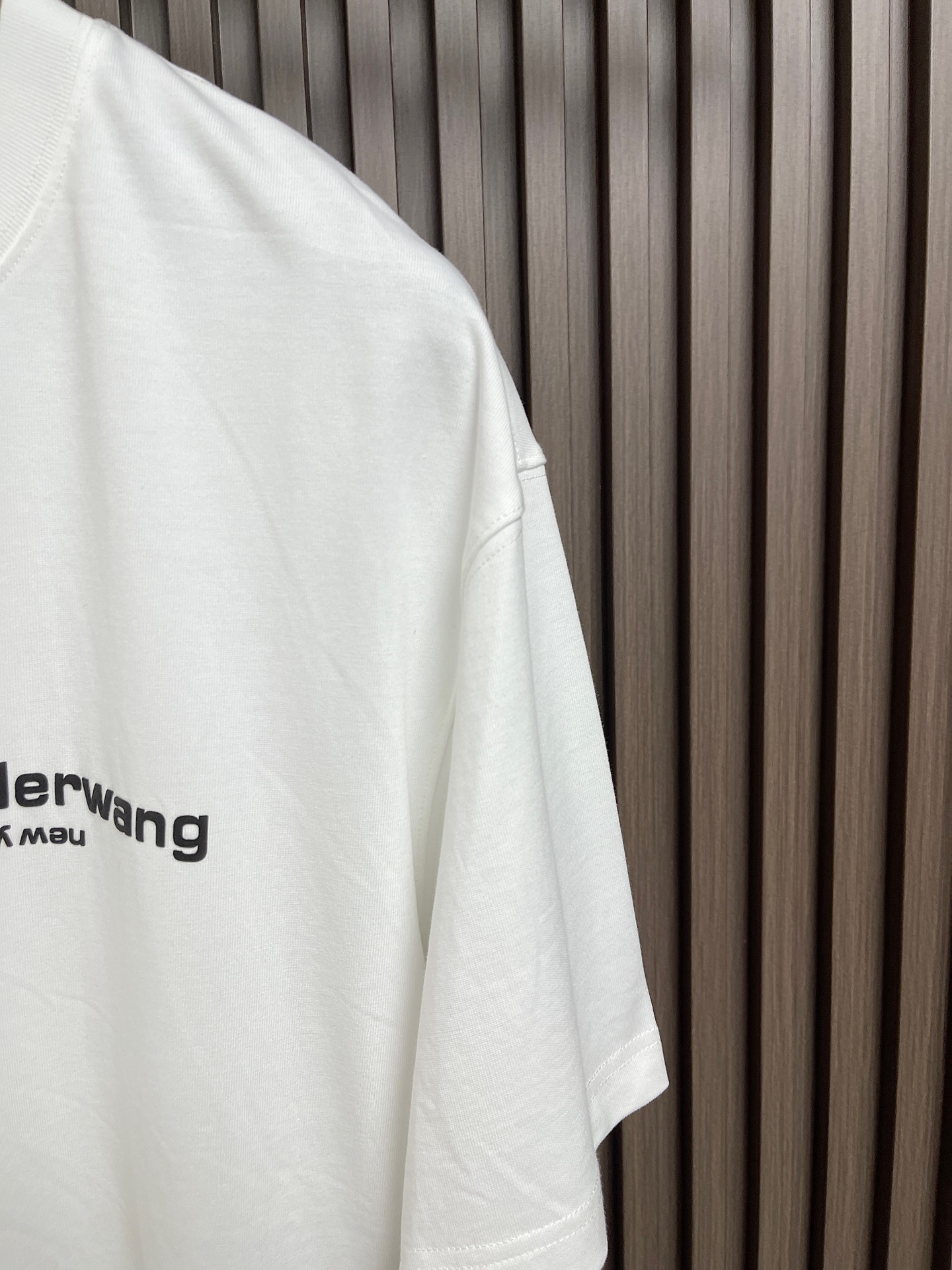 🛒🛒Alexander Wang 2026SS早秋新款 徽标印花圆领短袖T恤，经典圆领搭配立体浮雕徽标印花，纯棉面料柔软