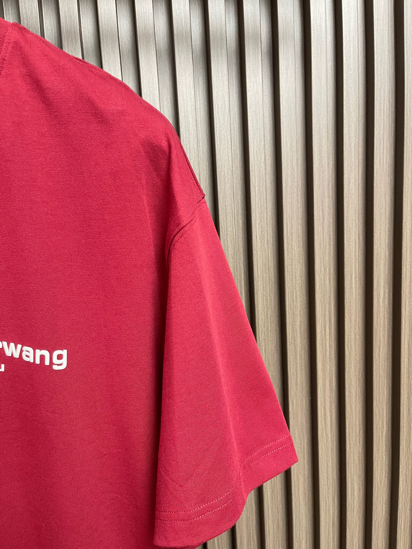 🛒🛒Alexander Wang 2026SS早秋新款 徽标印花圆领短袖T恤，经典圆领搭配立体浮雕徽标印花，纯棉面料柔软