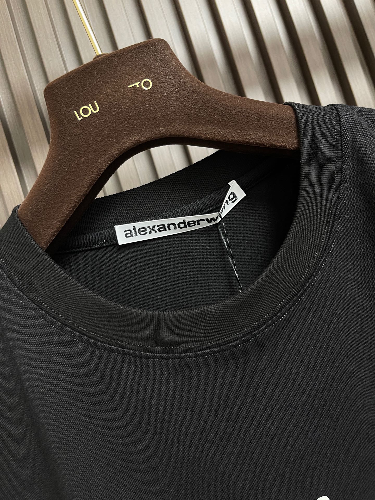 🛒🛒Alexander Wang 2026SS早秋新款 徽标印花圆领短袖T恤，经典圆领搭配立体浮雕徽标印花，纯棉面料柔软