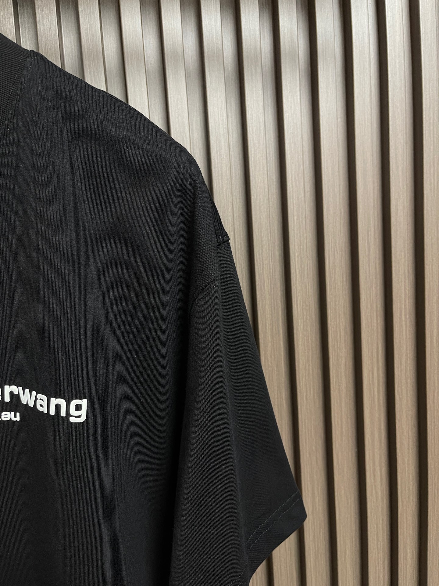 🛒🛒Alexander Wang 2026SS早秋新款 徽标印花圆领短袖T恤，经典圆领搭配立体浮雕徽标印花，纯棉面料柔软