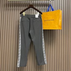 🛒🛒Dior 2026ss男女同款简约休闲百搭棉质抽卫裤,男女时尚小字母徽标织带装饰运动休闲长裤简约经典的徽标带饰点缀, 🛒🛒Dior 2026ss男女同款简约休闲百搭棉质抽卫裤,男女时尚小字母徽标织带装饰运动休闲长裤简约经典的徽标带饰点缀,