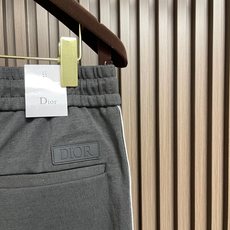 🛒🛒Dior 2026ss男女同款简约休闲百搭棉质抽卫裤,男女时尚小字母徽标织带装饰运动休闲长裤简约经典的徽标带饰点缀, 🛒🛒Dior 2026ss男女同款简约休闲百搭棉质抽卫裤,男女时尚小字母徽标织带装饰运动休闲长裤简约经典的徽标带饰点缀,