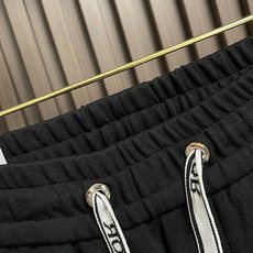  🛒🛒Dior 2026ss男女同款简约休闲百搭棉质抽卫裤,男女时尚小字母徽标织带装饰运动休闲长裤简约经典的徽标带饰点  🛒🛒Dior 2026ss男女同款简约休闲百搭棉质抽卫裤,男女时尚小字母徽标织带装饰运动休闲长裤简约经典的徽标带饰点