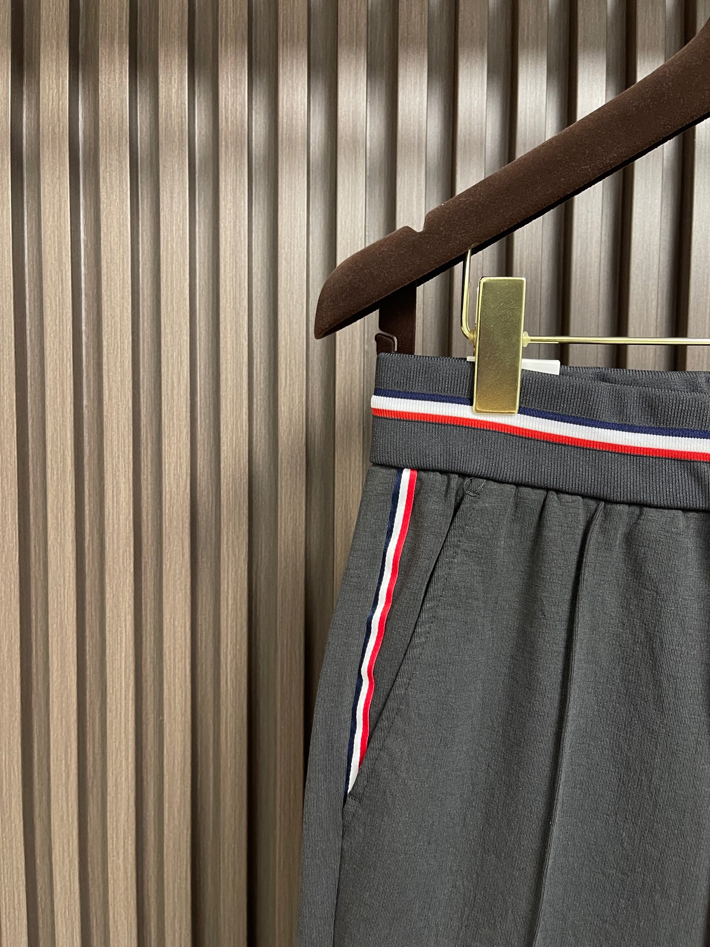 🛒🛒Moncler 2026ss早秋新款男士休闲卫裤。很有时代气息 立体修身裁剪版型，休闲外出，居家都是最佳的搭配松紧腰