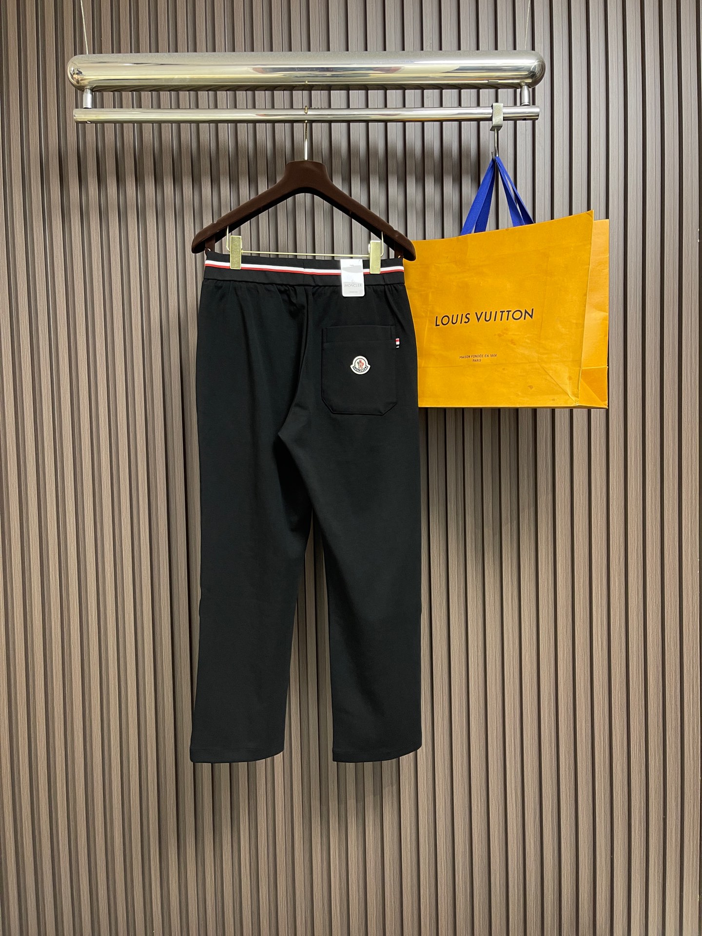 🛒🛒Moncler 2026ss早秋新款男士休闲卫裤。很有时代气息 立体修身裁剪版型，休闲外出，居家都是最佳的搭配松紧腰