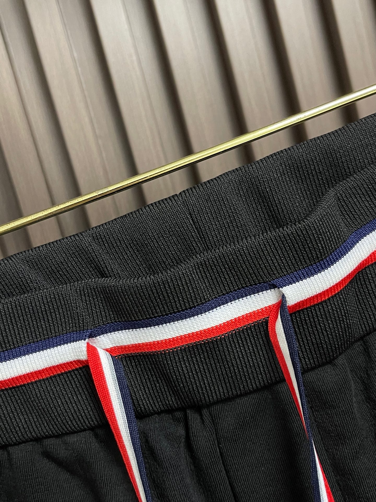 🛒🛒Moncler 2026ss早秋新款男士休闲卫裤。很有时代气息 立体修身裁剪版型，休闲外出，居家都是最佳的搭配松紧腰