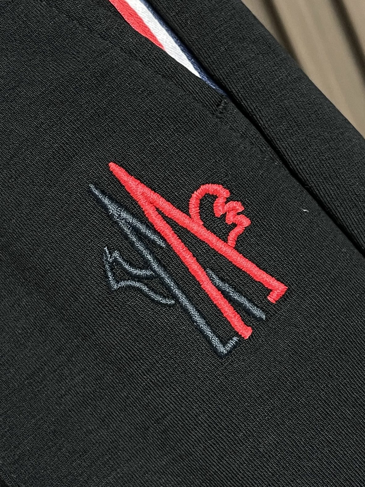 🛒🛒Moncler 2026ss早秋新款男士休闲卫裤。很有时代气息 立体修身裁剪版型，休闲外出，居家都是最佳的搭配松紧腰