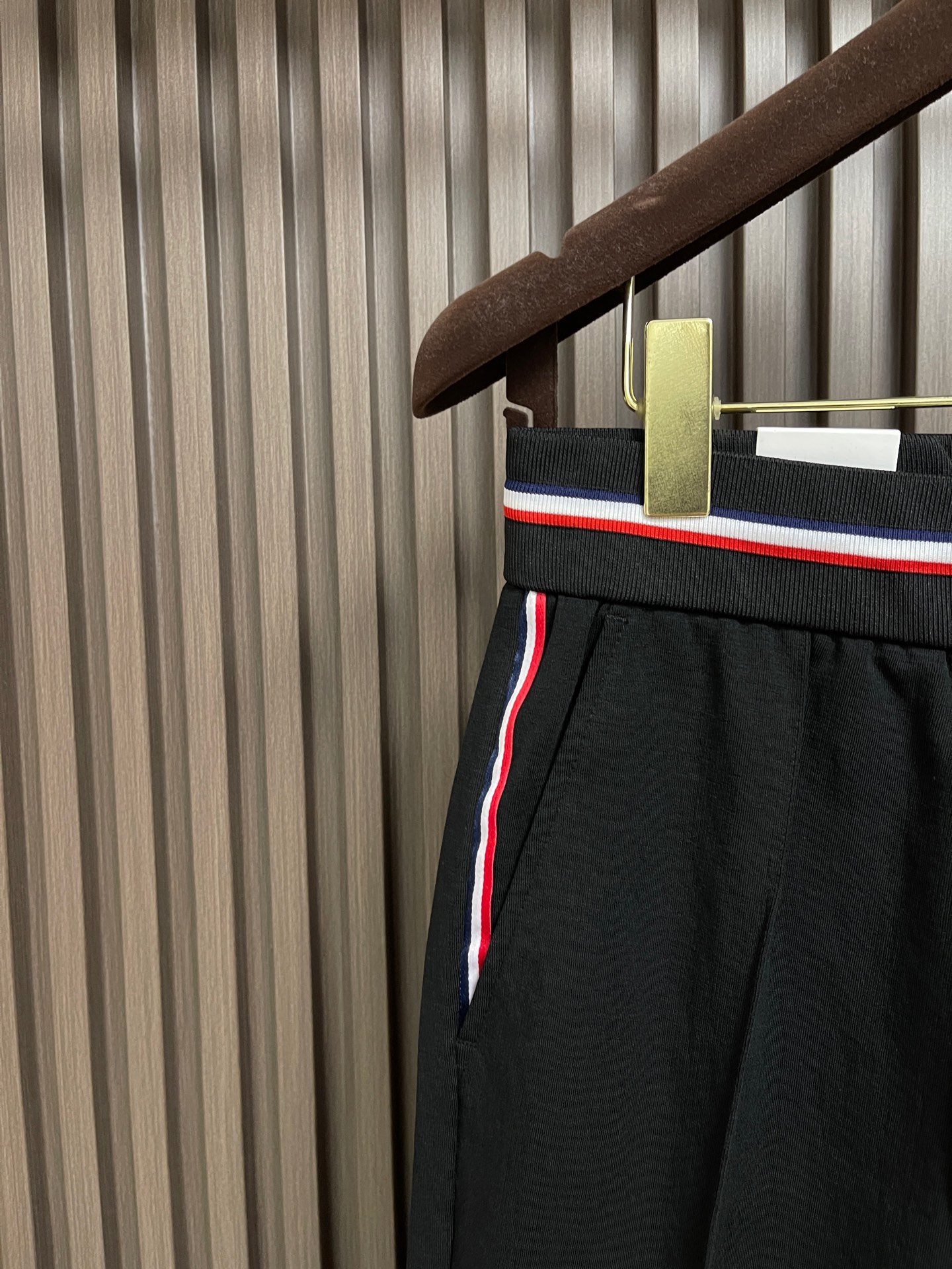 🛒🛒Moncler 2026ss早秋新款男士休闲卫裤。很有时代气息 立体修身裁剪版型，休闲外出，居家都是最佳的搭配松紧腰
