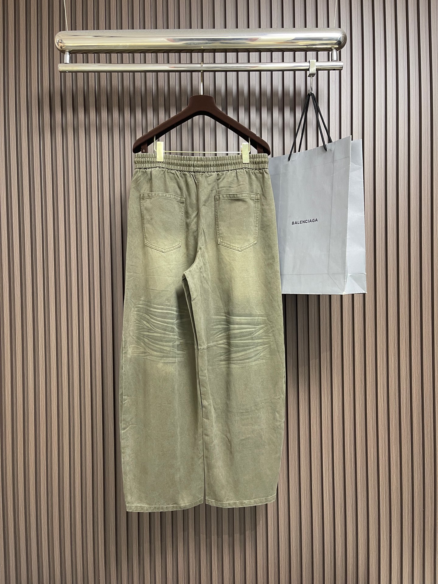 🛒🛒BV 洗水棕榈弯刀工装裤休闲裤，自带高级复古氛围感的神裤，重磅斜纹棉布面料，经过重工石磨洗水工艺，做旧棕榈灰调，色泽