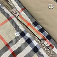 🛒🛒Burberry 经典格纹羽绒马甲,选用100%锦纶纤维打造而成的一款防护性尼龙面料。420D的丝线通过特殊的编织方 🛒🛒Burberry 经典格纹羽绒马甲,选用100%锦纶纤维打造而成的一款防护性尼龙面料。420D的丝线通过特殊的编织方