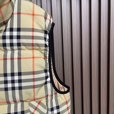 🛒🛒Burberry 经典格纹羽绒马甲,选用100%锦纶纤维打造而成的一款防护性尼龙面料。420D的丝线通过特殊的编织方 🛒🛒Burberry 经典格纹羽绒马甲,选用100%锦纶纤维打造而成的一款防护性尼龙面料。420D的丝线通过特殊的编织方