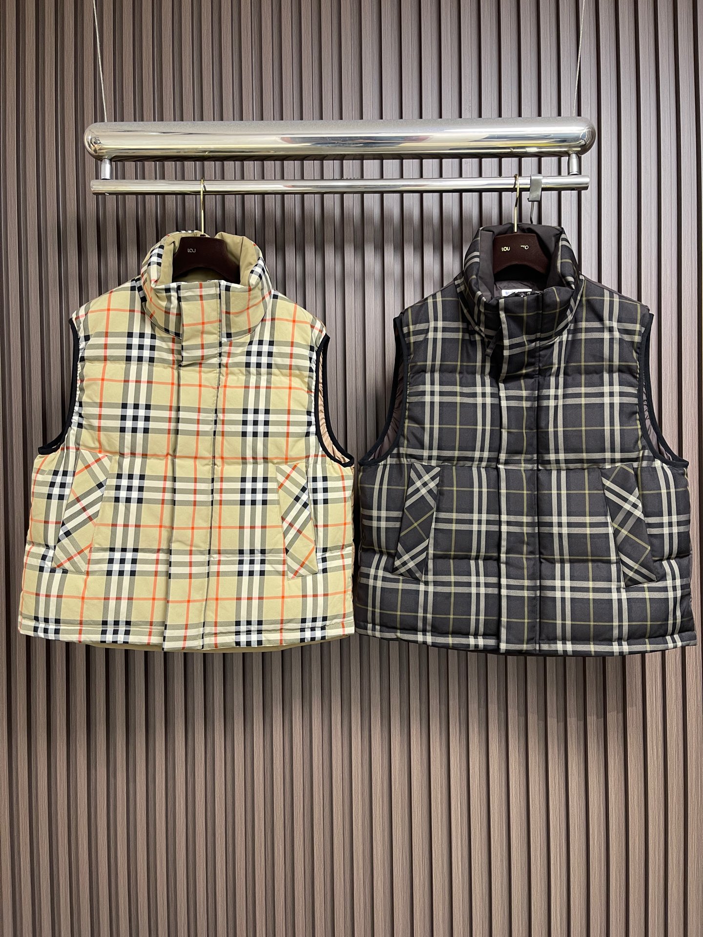 🛒🛒Burberry 经典格纹羽绒马甲，选用100％锦纶纤维打造而成的一款防护性尼龙面料。420D的丝线通过特殊的编织方