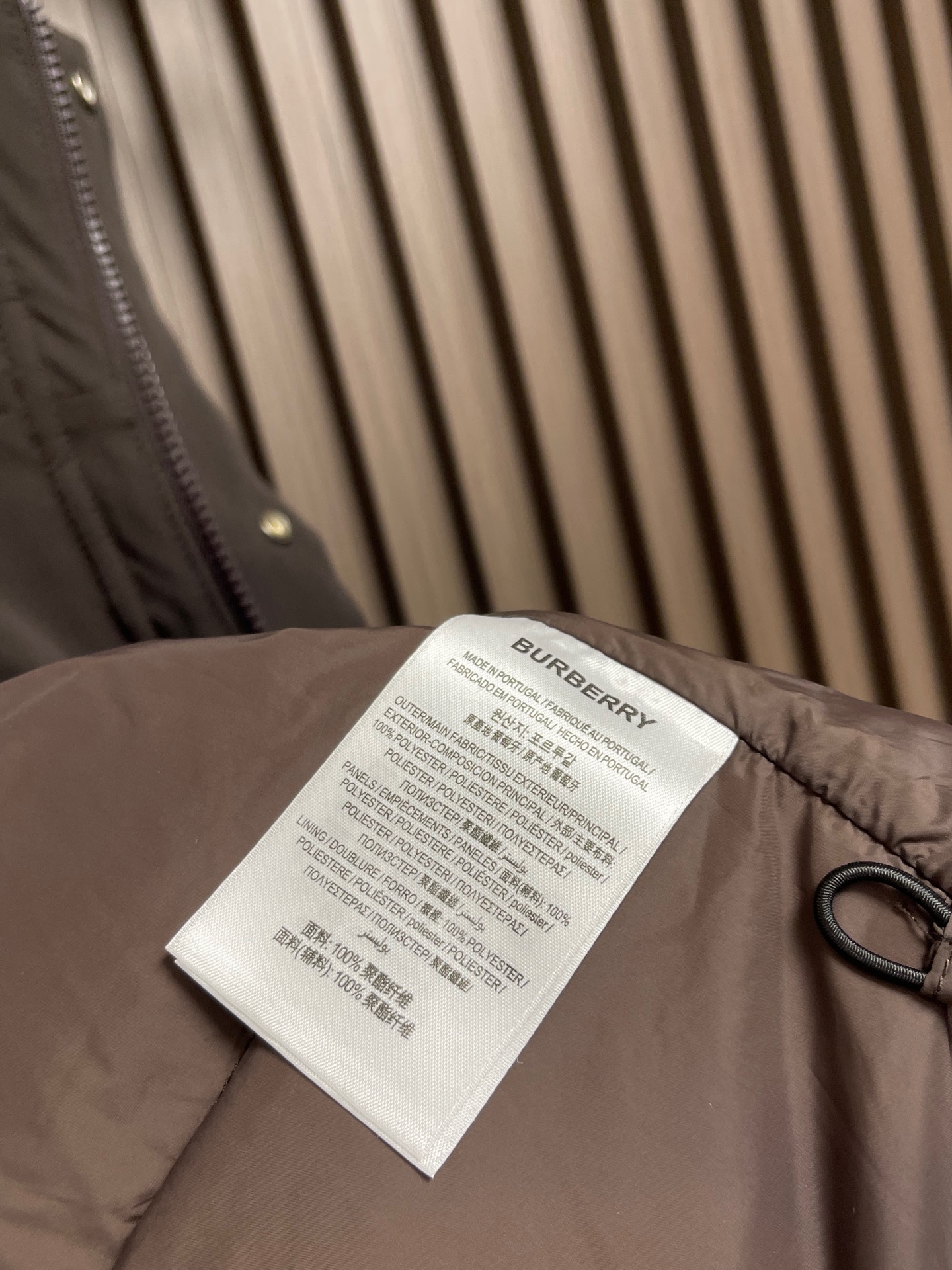 🛒🛒Burberry 经典格纹羽绒马甲，选用100％锦纶纤维打造而成的一款防护性尼龙面料。420D的丝线通过特殊的编织方