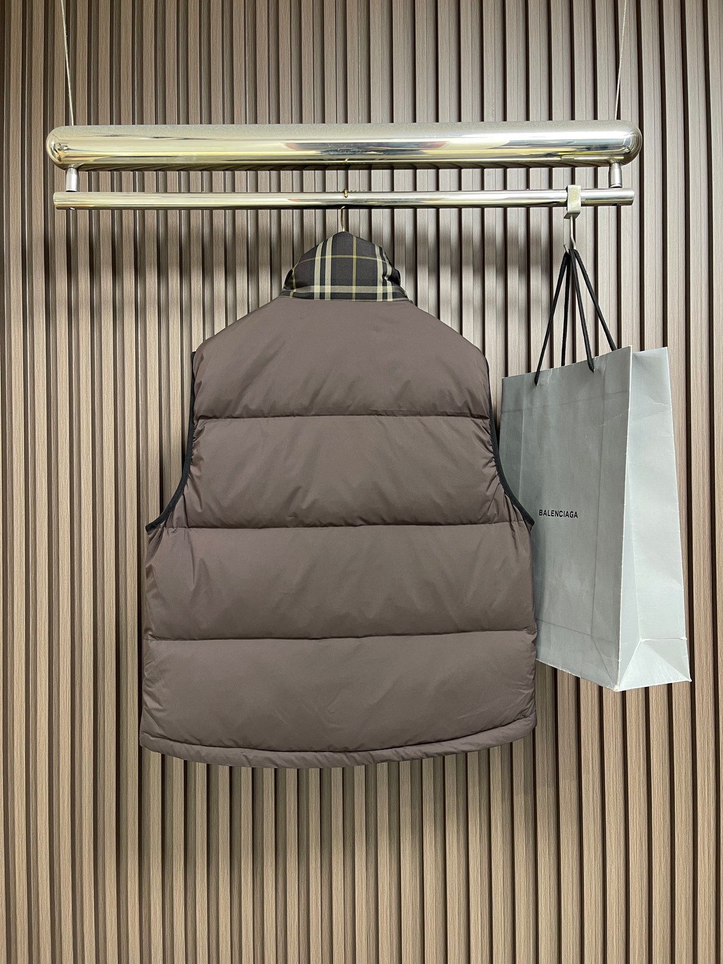 🛒🛒Burberry 经典格纹羽绒马甲，选用100％锦纶纤维打造而成的一款防护性尼龙面料。420D的丝线通过特殊的编织方