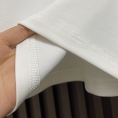 🛒🛒FENDI 2026SS秋季经典棉质圆领长袖T恤,采用24支特纺紧密棉面料,克重380g,具有光泽感的丝光绣线对版定 🛒🛒FENDI 2026SS秋季经典棉质圆领长袖T恤,采用24支特纺紧密棉面料,克重380g,具有光泽感的丝光绣线对版定