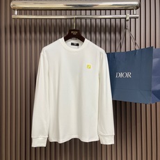 🛒🛒FENDI 2026SS秋季经典棉质圆领长袖T恤,采用24支特纺紧密棉面料,克重380g,具有光泽感的丝光绣线对版定 🛒🛒FENDI 2026SS秋季经典棉质圆领长袖T恤,采用24支特纺紧密棉面料,克重380g,具有光泽感的丝光绣线对版定