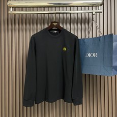 🛒🛒FENDI 2026SS秋季经典棉质圆领长袖T恤,采用24支特纺紧密棉面料,克重380g,具有光泽感的丝光绣线对版定 🛒🛒FENDI 2026SS秋季经典棉质圆领长袖T恤,采用24支特纺紧密棉面料,克重380g,具有光泽感的丝光绣线对版定