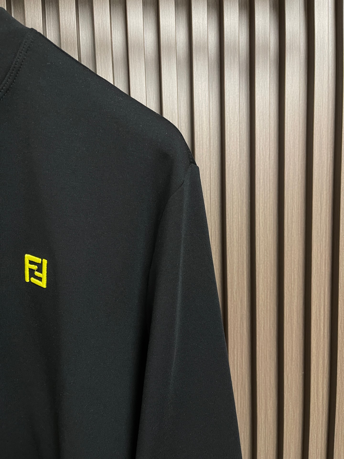 🛒🛒FENDI 2026SS秋季经典棉质圆领长袖T恤，采用24支特纺紧密棉面料，克重380g，具有光泽感的丝光绣线对版定