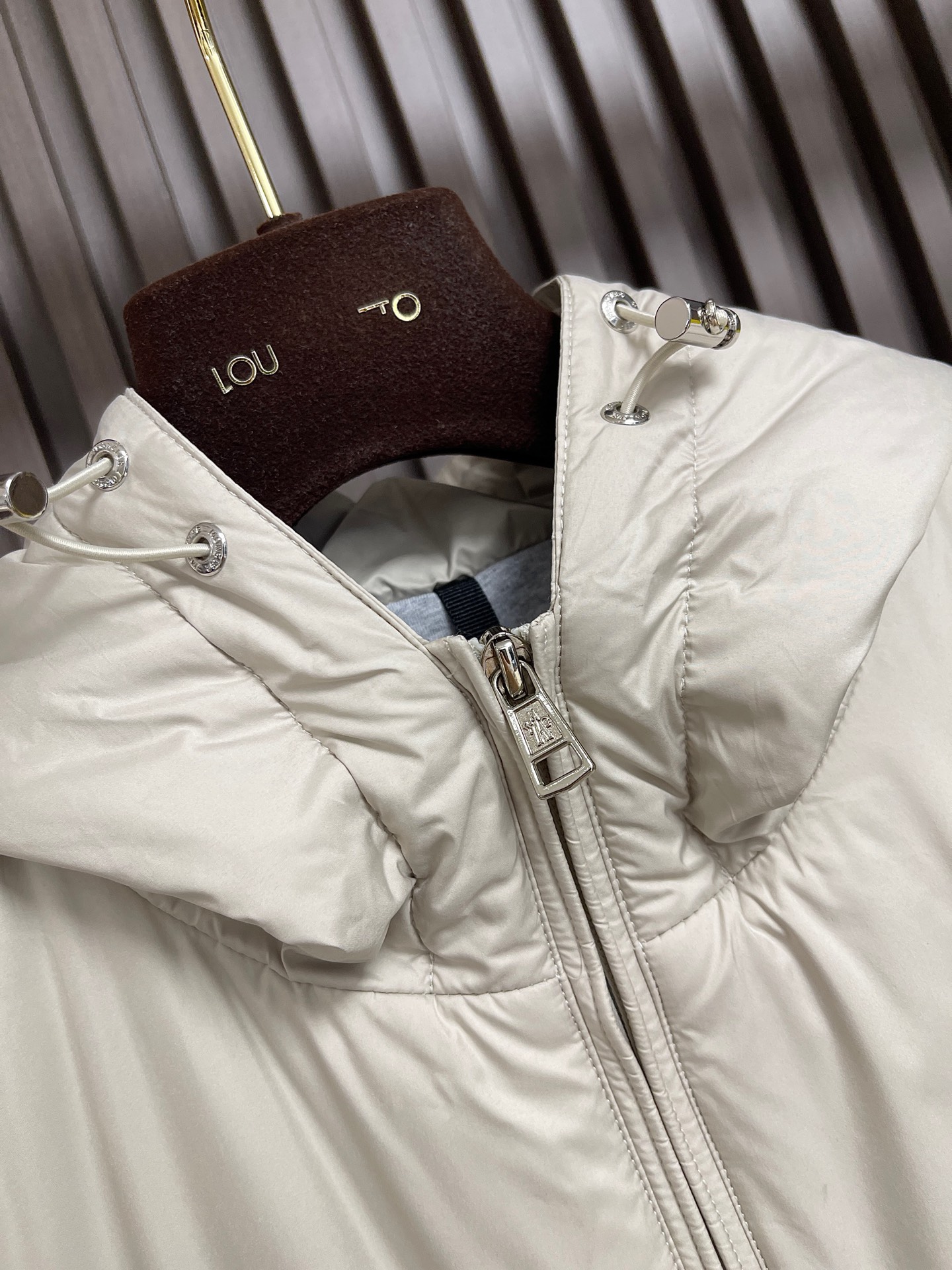 🛒🛒Moncler 2026ss秋冬新款连帽羽绒外套.处处细节显工艺足够的高级   结构性剪裁的设计改变来展现男士多样的