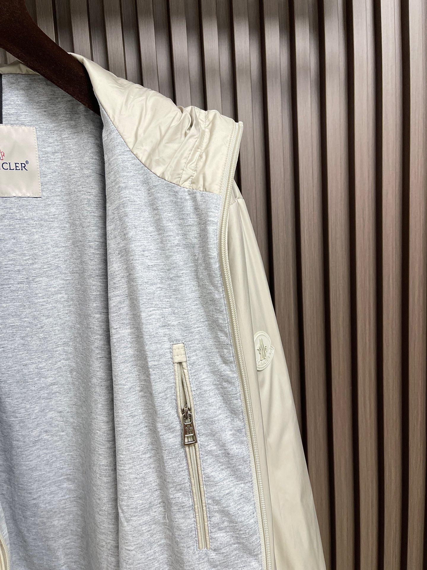 🛒🛒Moncler 2026ss秋冬新款连帽羽绒外套.处处细节显工艺足够的高级   结构性剪裁的设计改变来展现男士多样的
