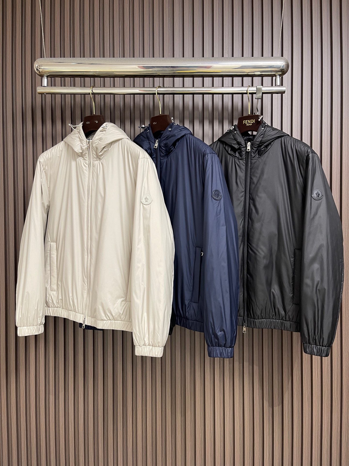 🛒🛒Moncler 2026ss秋冬新款连帽羽绒外套.处处细节显工艺足够的高级   结构性剪裁的设计改变来展现男士多样的