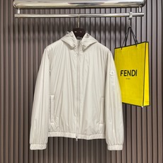 🛒🛒Moncler 2026ss秋冬新款连帽羽绒外套.处处细节显工艺足够的高级 结构性剪裁的设计改变来展现男士多样的 🛒🛒Moncler 2026ss秋冬新款连帽羽绒外套.处处细节显工艺足够的高级 结构性剪裁的设计改变来展现男士多样的