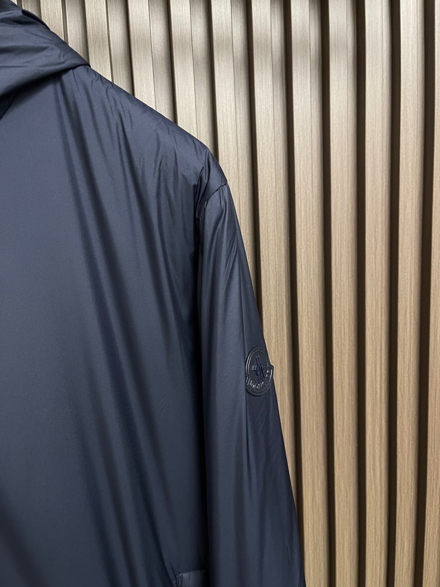 🛒🛒Moncler 2026ss秋冬新款连帽羽绒外套.处处细节显工艺足够的高级   结构性剪裁的设计改变来展现男士多样的