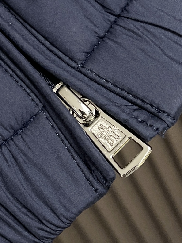 🛒🛒Moncler 2026ss秋冬新款连帽羽绒外套.处处细节显工艺足够的高级   结构性剪裁的设计改变来展现男士多样的