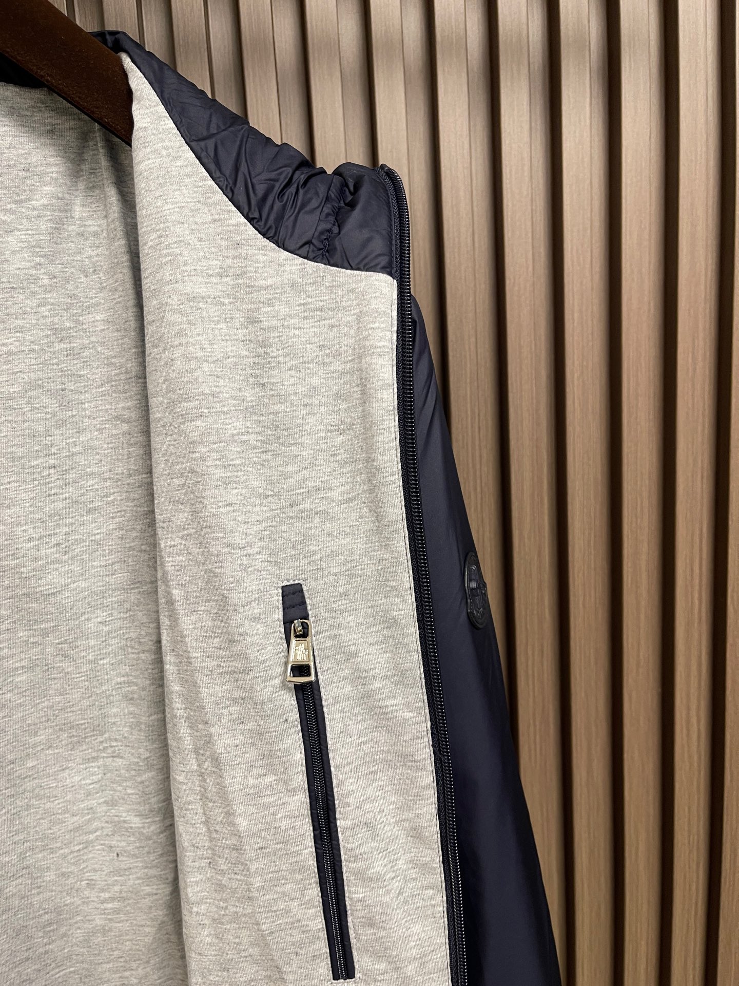 🛒🛒Moncler 2026ss秋冬新款连帽羽绒外套.处处细节显工艺足够的高级   结构性剪裁的设计改变来展现男士多样的
