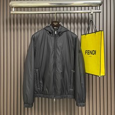 🛒🛒Moncler 2026ss秋冬新款连帽羽绒外套.处处细节显工艺足够的高级 结构性剪裁的设计改变来展现男士多样的 🛒🛒Moncler 2026ss秋冬新款连帽羽绒外套.处处细节显工艺足够的高级 结构性剪裁的设计改变来展现男士多样的