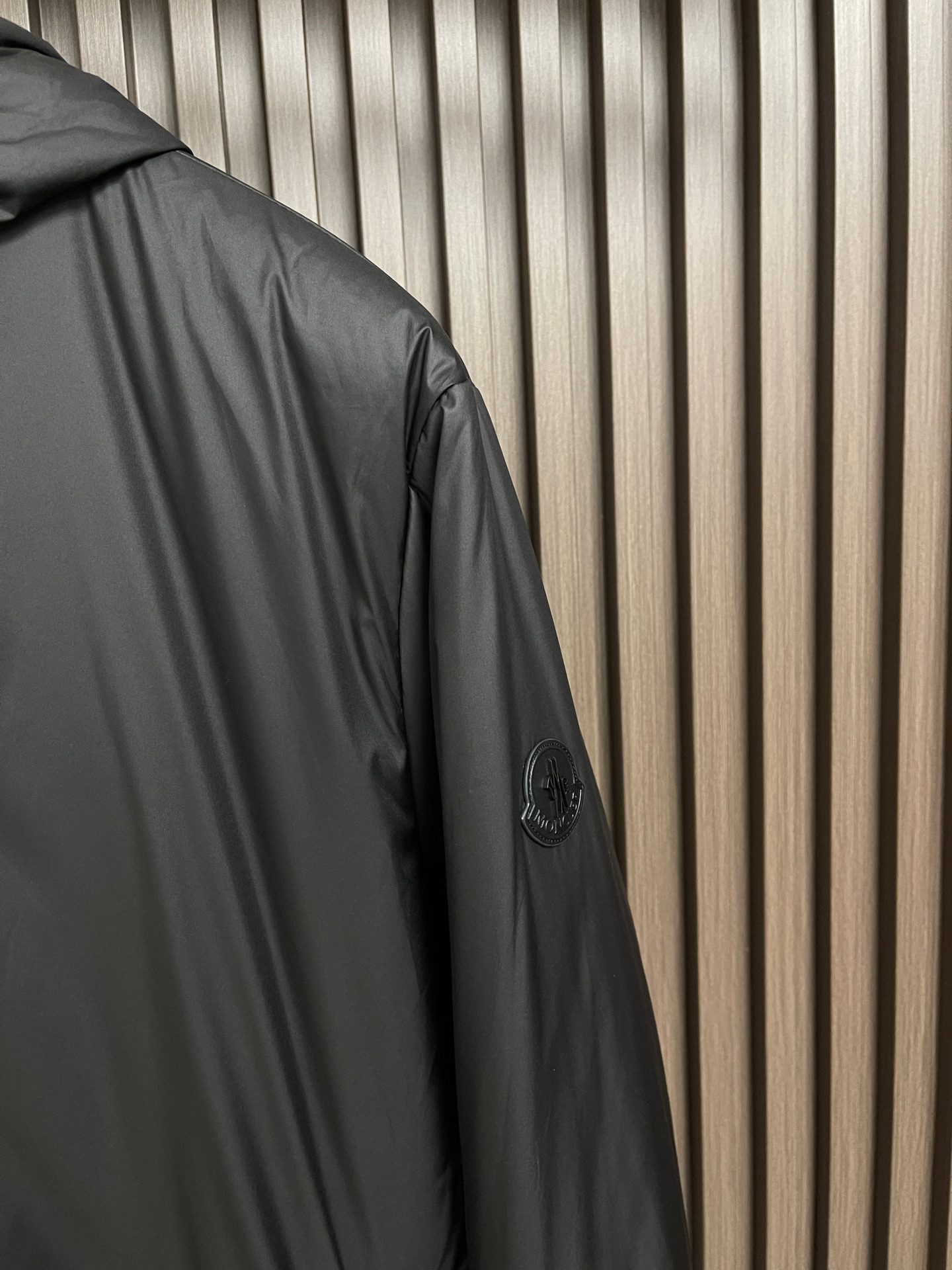 🛒🛒Moncler 2026ss秋冬新款连帽羽绒外套.处处细节显工艺足够的高级   结构性剪裁的设计改变来展现男士多样的