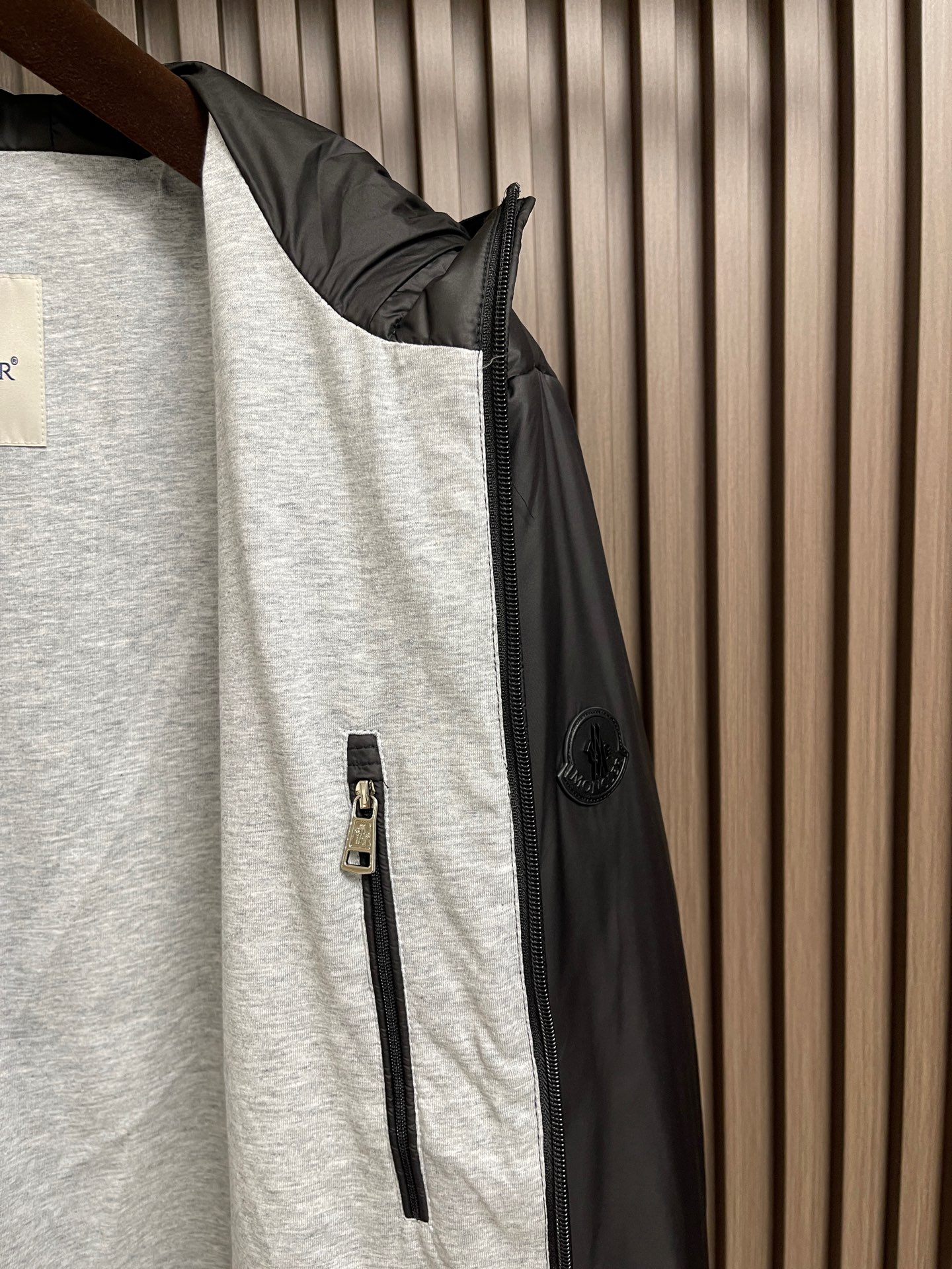 🛒🛒Moncler 2026ss秋冬新款连帽羽绒外套.处处细节显工艺足够的高级   结构性剪裁的设计改变来展现男士多样的