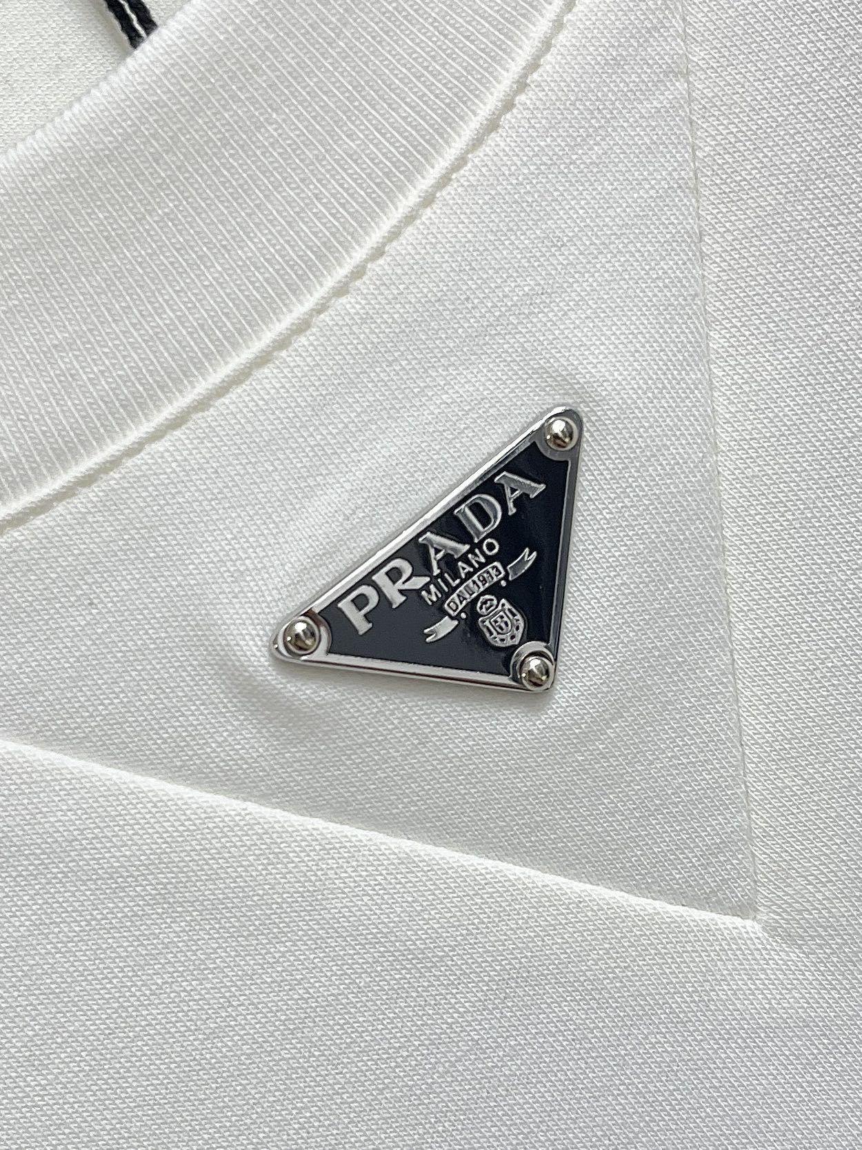 🛒🛒PRADA2026SS秋冬新款长袖T恤，采用精选36.6%棉22.9%腈纶18.3%聚酯纤维13.2%莫代尔6.3%