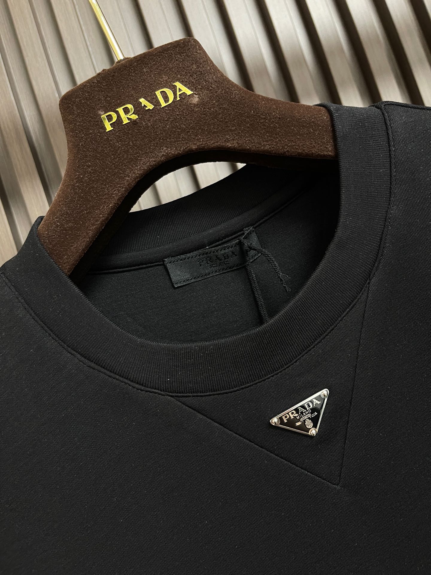 🛒🛒PRADA2026SS秋冬新款长袖T恤，采用精选36.6%棉22.9%腈纶18.3%聚酯纤维13.2%莫代尔6.3%
