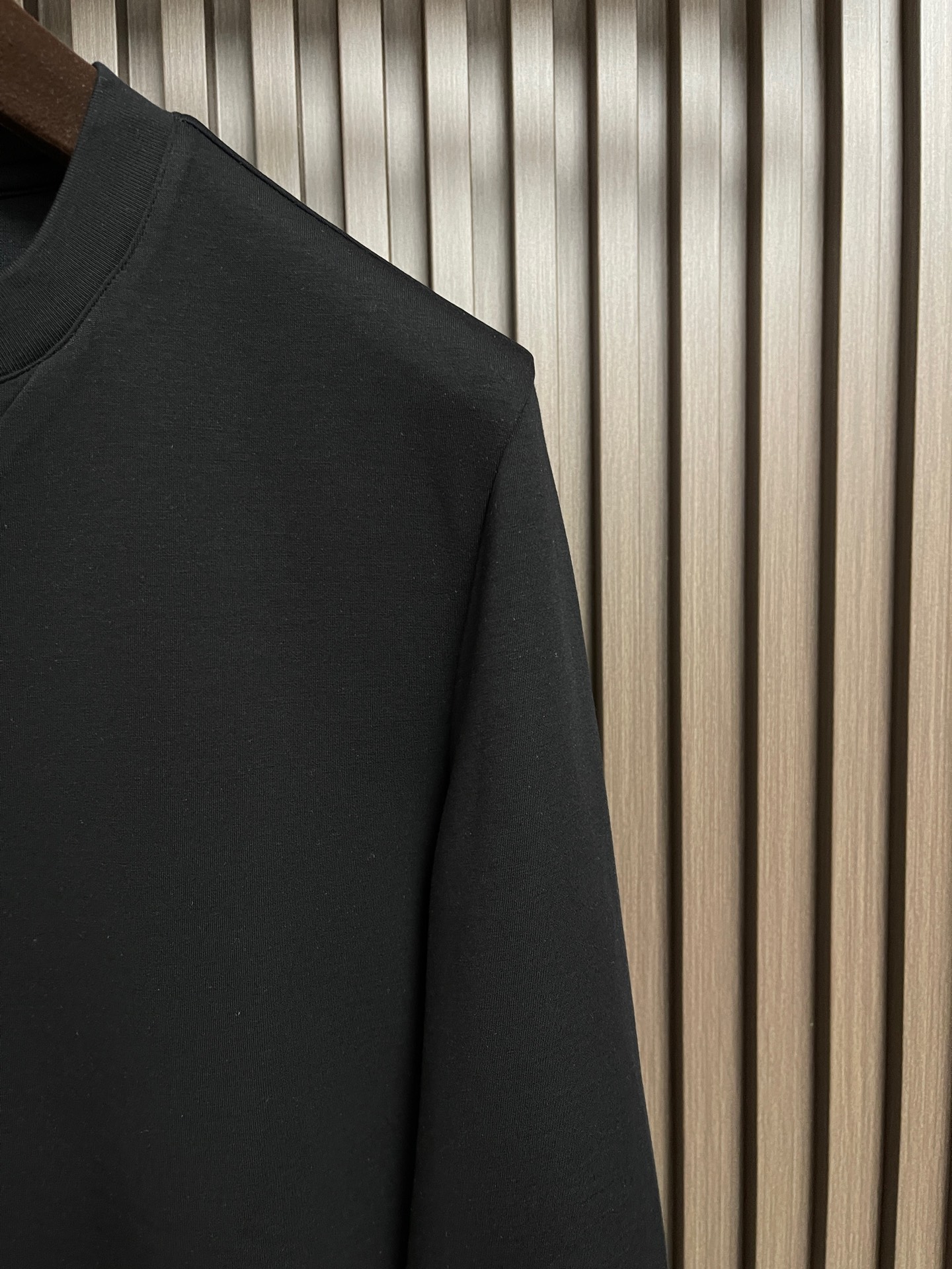 🛒🛒PRADA2026SS秋冬新款长袖T恤，采用精选36.6%棉22.9%腈纶18.3%聚酯纤维13.2%莫代尔6.3%
