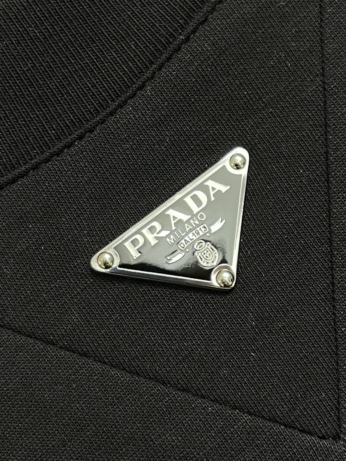 🛒🛒PRADA2026SS秋冬新款长袖T恤，采用精选36.6%棉22.9%腈纶18.3%聚酯纤维13.2%莫代尔6.3%