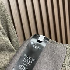 🛒🛒Loro Piana 四粒扣棉质圆领短袖t恤,甄选高品质纯棉面料织造而成,质地柔软细腻、透气亲肤,兼具良好垂坠感与挺 🛒🛒Loro Piana 四粒扣棉质圆领短袖t恤,甄选高品质纯棉面料织造而成,质地柔软细腻、透气亲肤,兼具良好垂坠感与挺