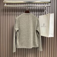 🛒🛒Loro Piana 四粒扣棉质圆领短袖t恤,甄选高品质纯棉面料织造而成,质地柔软细腻、透气亲肤,兼具良好垂坠感与挺 🛒🛒Loro Piana 四粒扣棉质圆领短袖t恤,甄选高品质纯棉面料织造而成,质地柔软细腻、透气亲肤,兼具良好垂坠感与挺