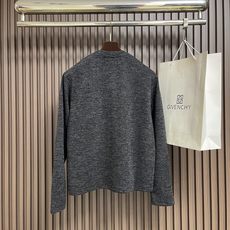 🛒🛒Loro Piana 四粒扣棉质圆领短袖t恤,甄选高品质纯棉面料织造而成,质地柔软细腻、透气亲肤,兼具良好垂坠感与挺 🛒🛒Loro Piana 四粒扣棉质圆领短袖t恤,甄选高品质纯棉面料织造而成,质地柔软细腻、透气亲肤,兼具良好垂坠感与挺