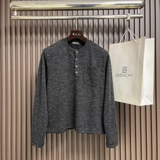 🛒🛒Loro Piana 四粒扣棉质圆领短袖t恤,甄选高品质纯棉面料织造而成,质地柔软细腻、透气亲肤,兼具良好垂坠感与挺 🛒🛒Loro Piana 四粒扣棉质圆领短袖t恤,甄选高品质纯棉面料织造而成,质地柔软细腻、透气亲肤,兼具良好垂坠感与挺