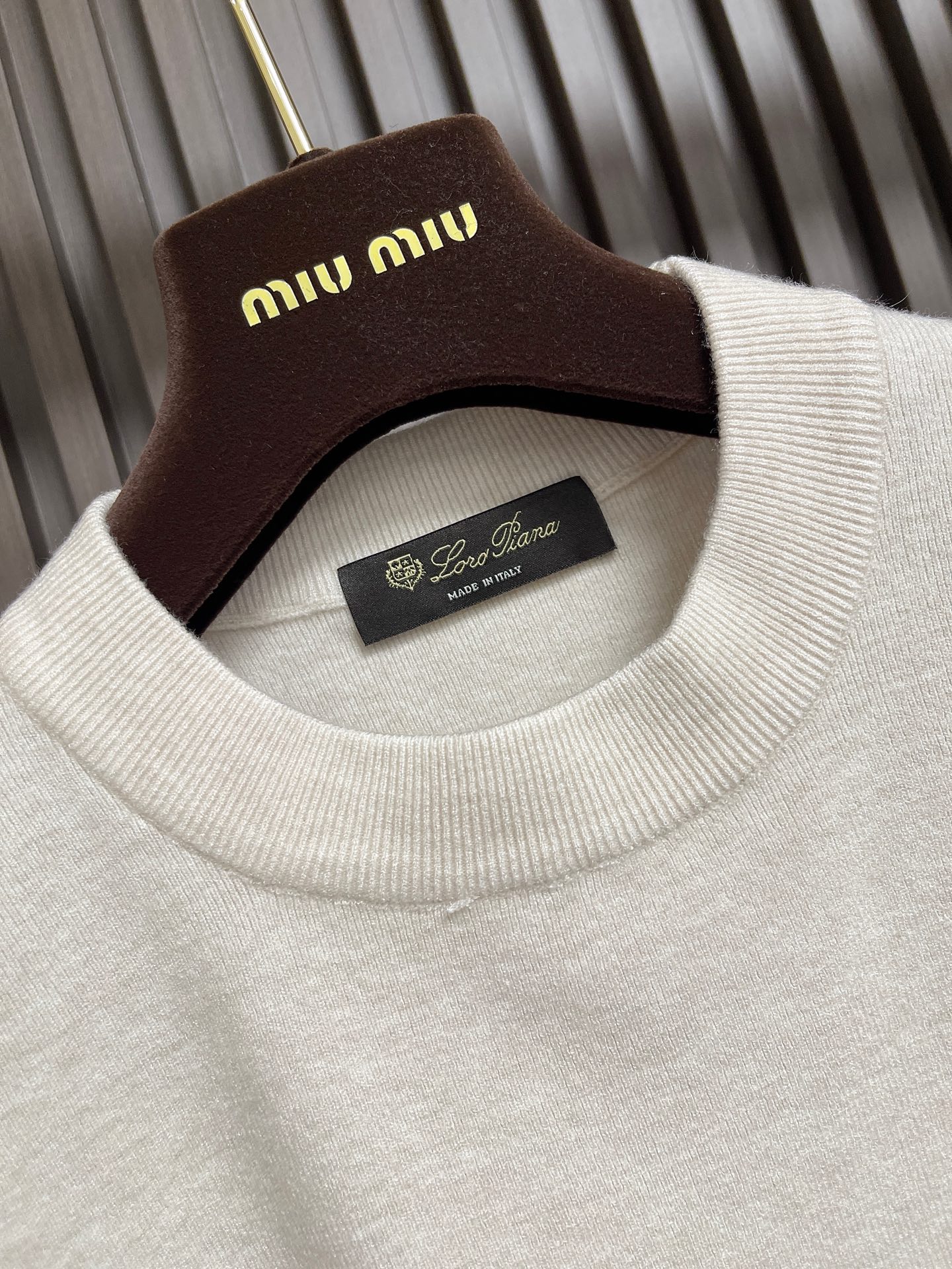 🛒🛒Loro Piana Loro Piana 低调老钱风2026SS 经典款针织短袖T恤，这款短袖以意大利利古里亚海岸